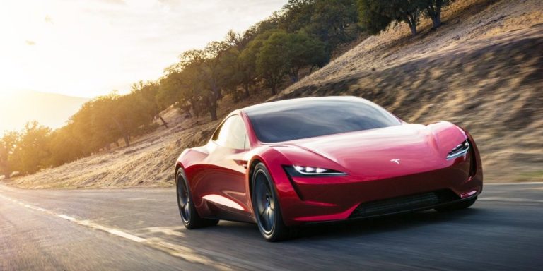 Prečo nazval Elon Musk Teslu Roadster dezertom ?