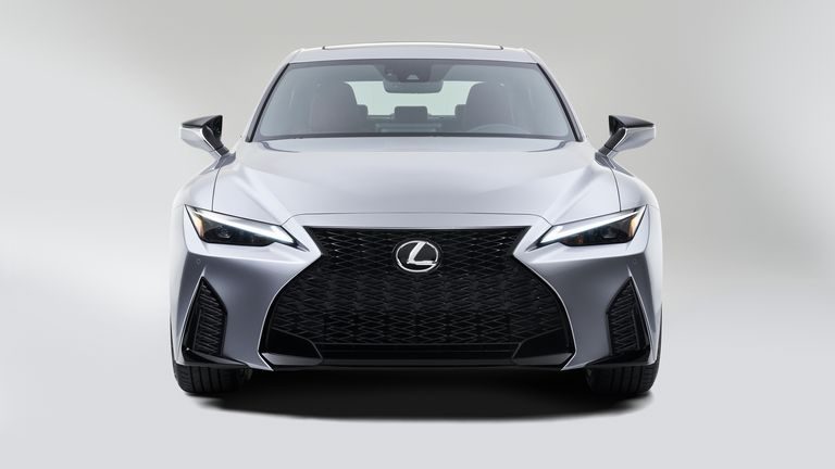 Lexus IS 2021: Pokročilejší, atraktívnejší a dynamickejší