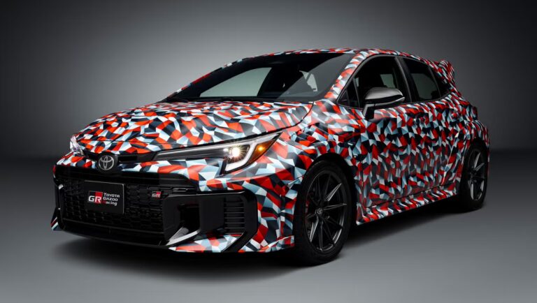 Čo chystá Toyota s touto novou a tajomnou maskovanou GR Corollou?